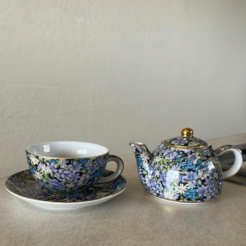 Vintage floral chintz tea cup and tea pot set